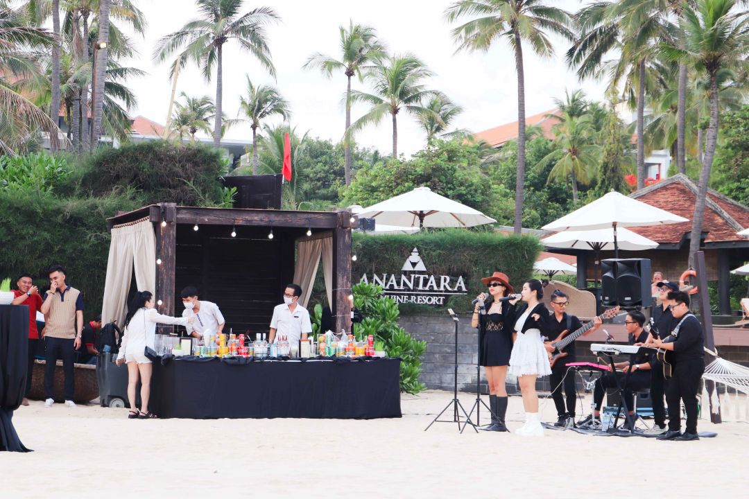 Bãi biển riêng của Anantara Mũi Né Resort yên tĩnh, sạch sẽ, lý tưởng cho mấy buổi tản bộ