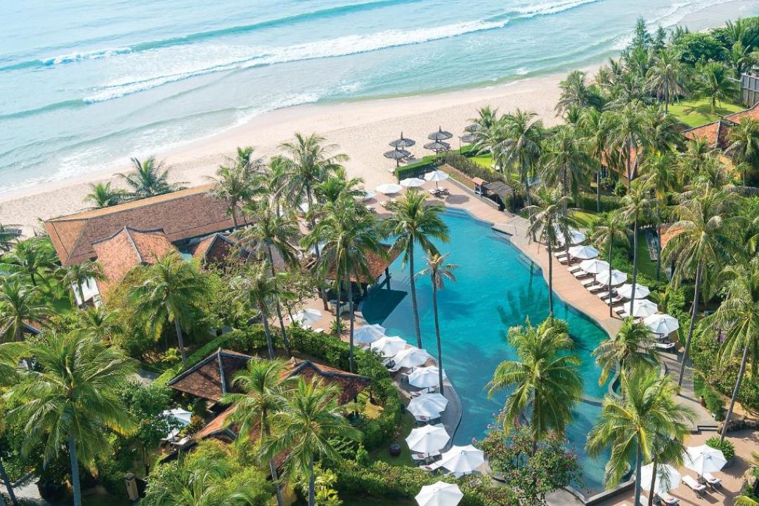 Anantara Mũi Né Resort nằm ngay mặt biển, không quá xa trung tâm