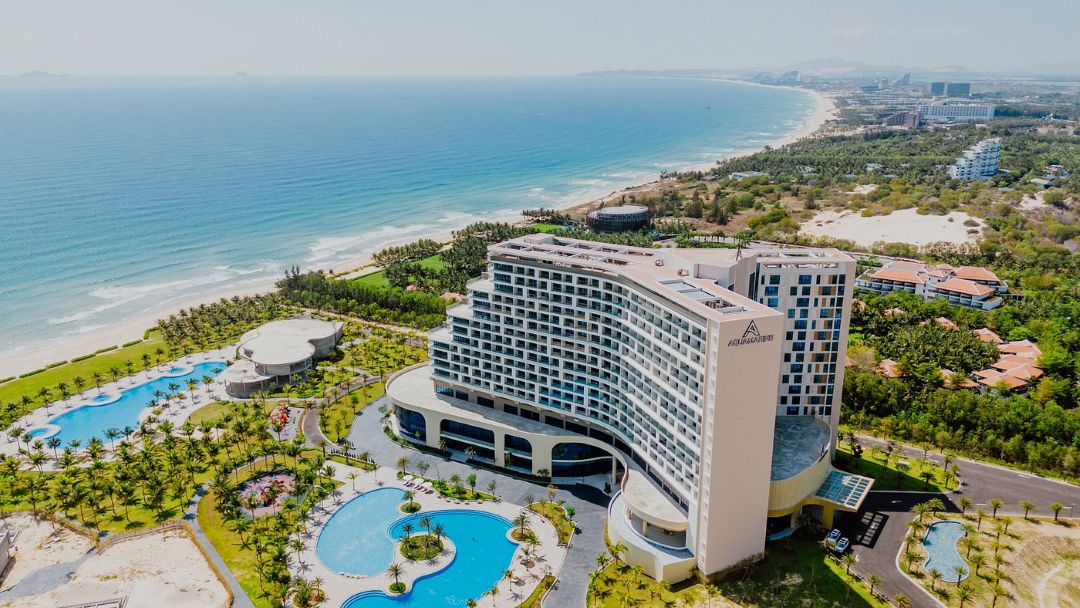 Aquamarine Resort Cam Ranh nằm trên trục Nguyễn Tất Thành
