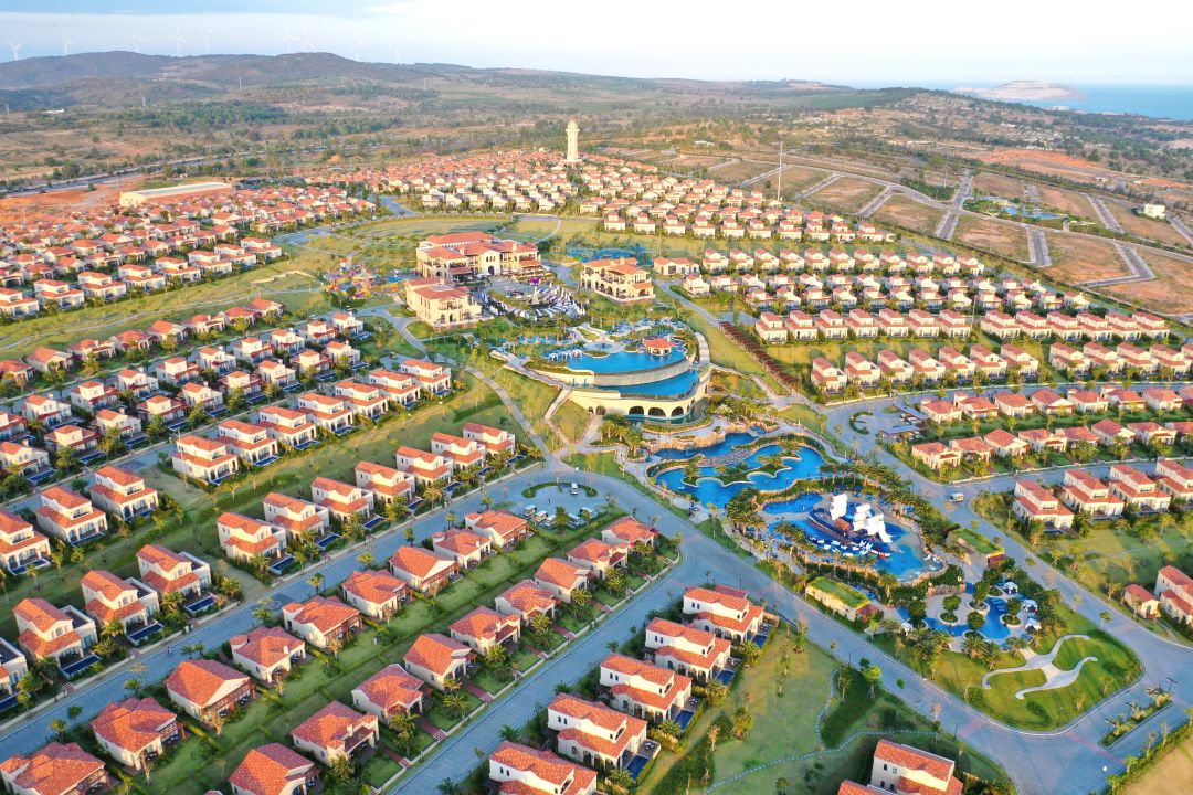 Centara Mirage Resort Mũi Né sỡ hữu vị trí gần biển và các điểm tham quan nổi tiếng