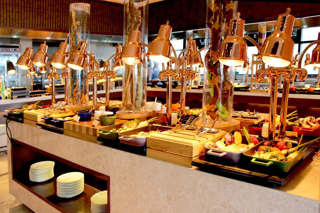 Bữa sáng tại Duyên Hà Resort Cam Ranh gồm buffet, món ăn thay đổi theo ngày