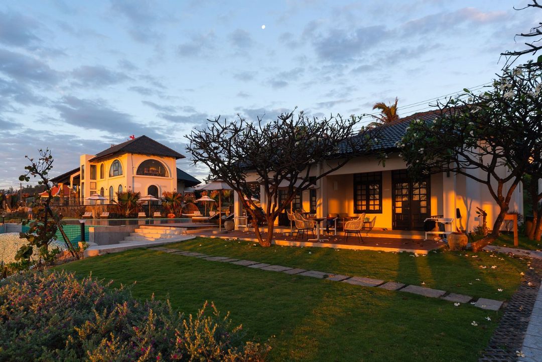 View hoàng hôn tại Edensee Kê Gà Beach Resort cực chill lun