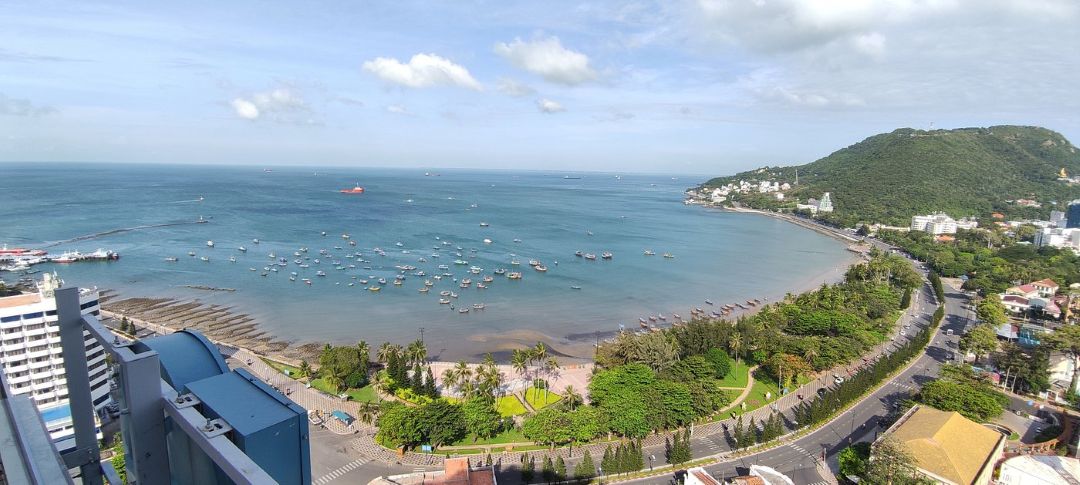 Fusion Suites Vũng Tàu cách Bãi Trước chỉ vài bước chân, tiện ra biển mỗi sáng