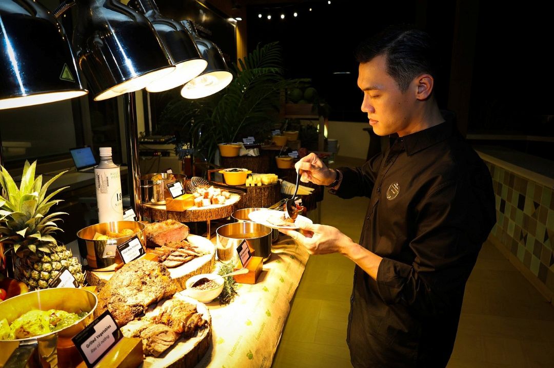 Khách lưu trú tại Fusion Suites Vũng Tàu có thể dùng buffet sáng tại nhà hàng