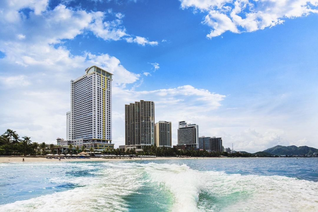 Havana Nha Trang nằm trên đường Trần Phú, thuận tiện đi lại và tham quan