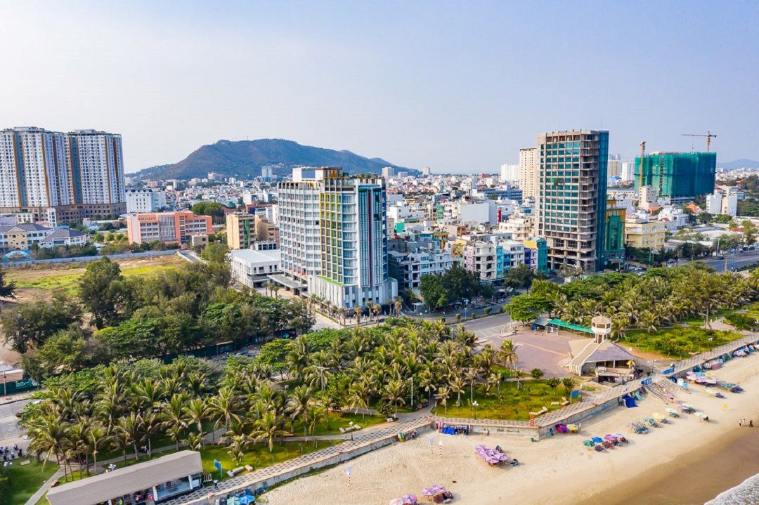 Ibis Styles Vũng Tàu nằm gần Bãi Sau, thuận tiện đi bộ ra biển và dạo mát