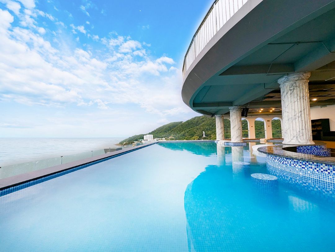 Hồ bơi Oyster Bay Vũng Tàu đặt ở vị trí cao, hướng ra biển
