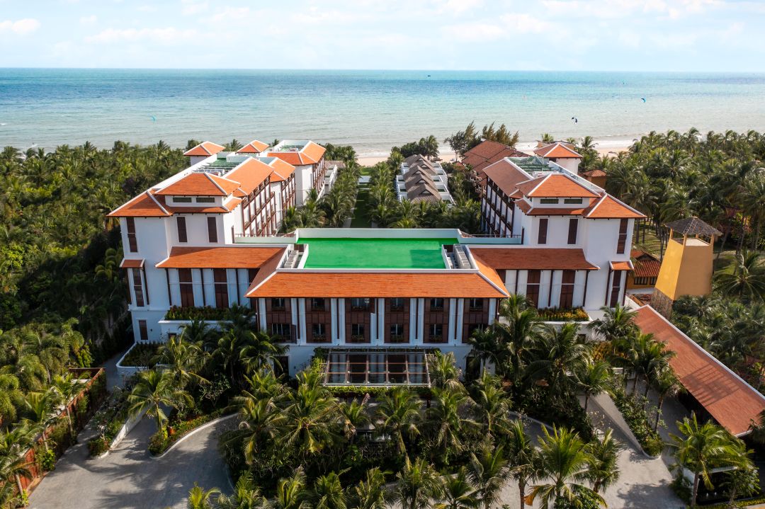 The Anam Mũi Né Resort nằm trên đường Huỳnh Thúc Kháng, dễ di chuyển ra trung tâm và các điểm ăn chơi