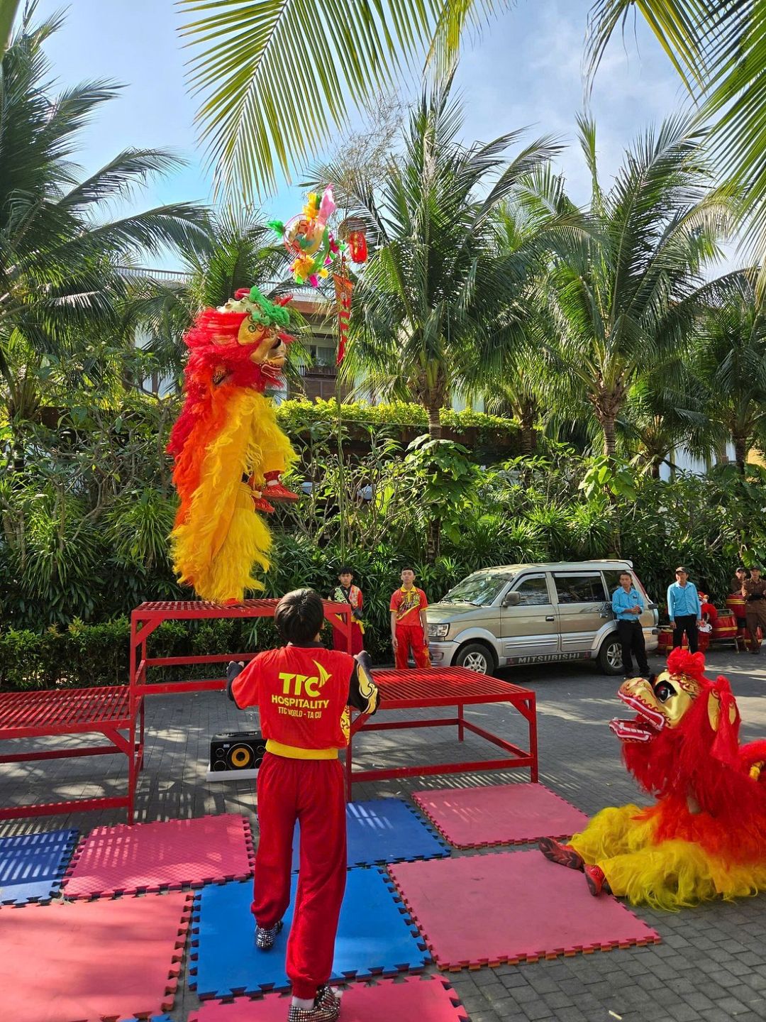 The Anam Mũi Né Resort có khu vui chơi nhỏ trong nhà, hồ bơi trẻ em và nhân viên thân thiện với bé