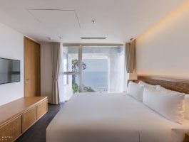 1BR Ocean Front Apartment with Balcony2