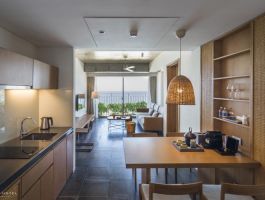 1BR Luxury Ocean Front Apartment with Balcony2