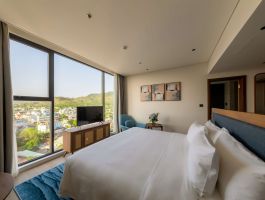 Premium Deluxe Mountain View