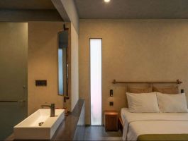 Deluxe Pool Access with Outdoor Shower1