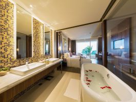 Classic-Ocean-View-Bathroom-1-2MB