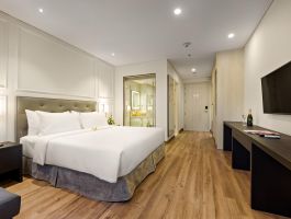 Danang-Golden-Bay-Deluxe-Bedroom-01