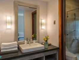 Deluxe Garden View (2)