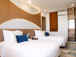 Deluxe Ocean View (2)