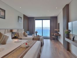 Deluxe Seaview Triple2