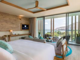 Deluxe Suite Ocean View Balcony