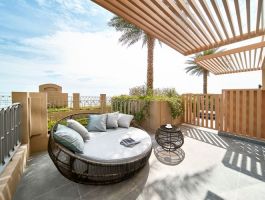 1 King Bed Suite Cabana Smoking