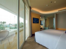 Junior-Suite-Bedroom-1