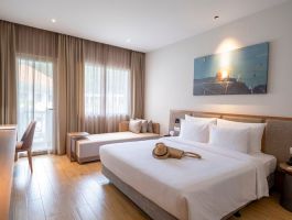 Khu Spring - Premium Wooden Deluxe