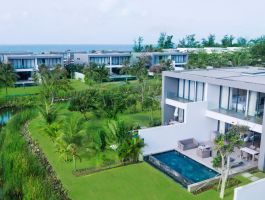 Premium Riverfront Pool Residence