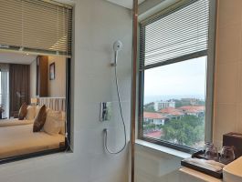 Senior Deluxe Seaview Triple3