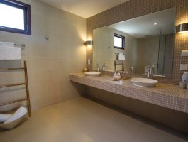 standardbathroom-websize