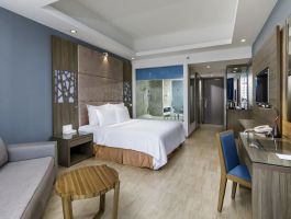 Deluxe Connecting Family