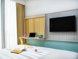 Tivi & Bàn làm việc