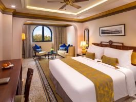 Triple Classic 03 Khách