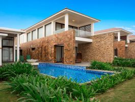 3BR Villa Garden View